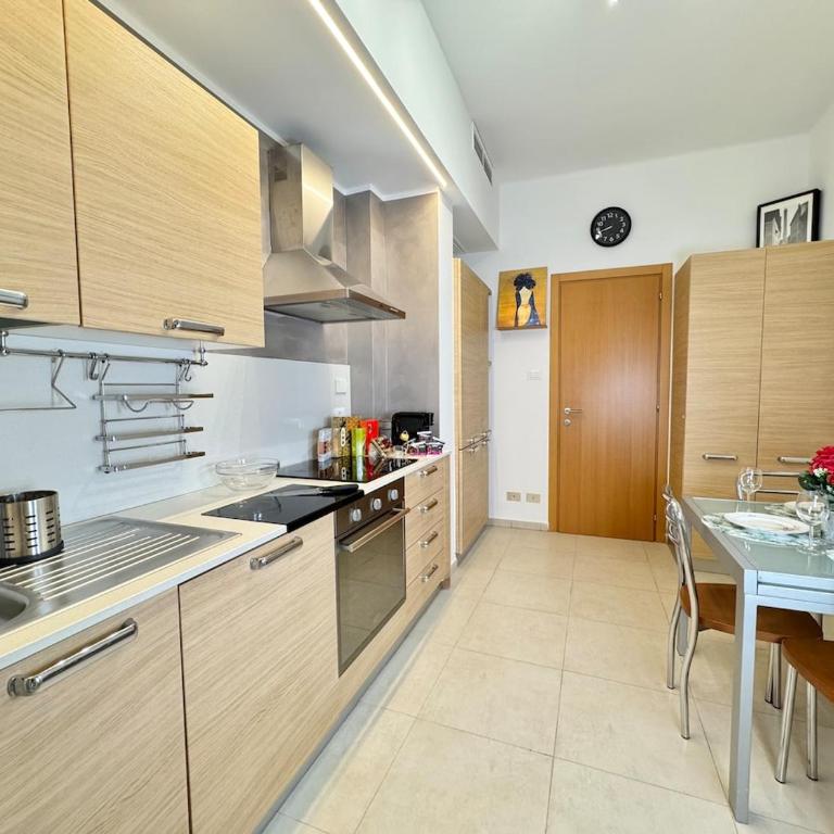Armonia House - 2 minutes from the central station - Appartamento con 2 Camere da Letto - 35