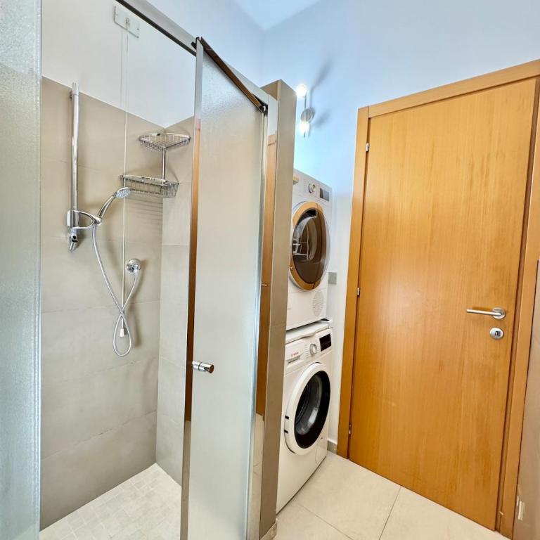 Armonia House - 2 minutes from the central station - Appartamento con 2 Camere da Letto - 39