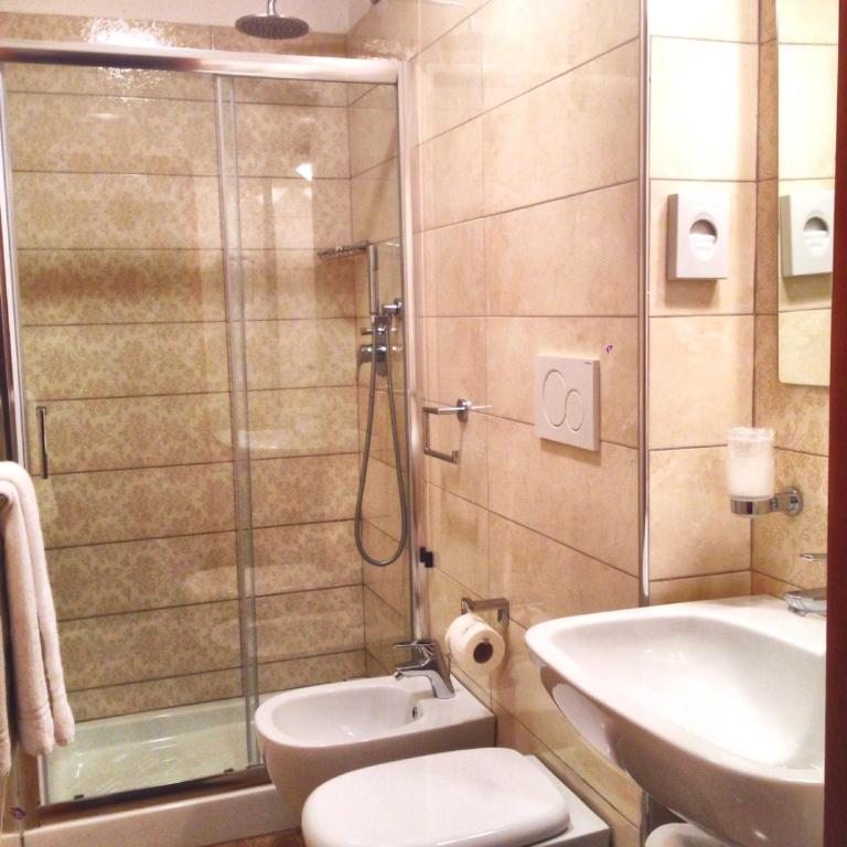 Hotel Desirèe - Quadruple Room - 9
