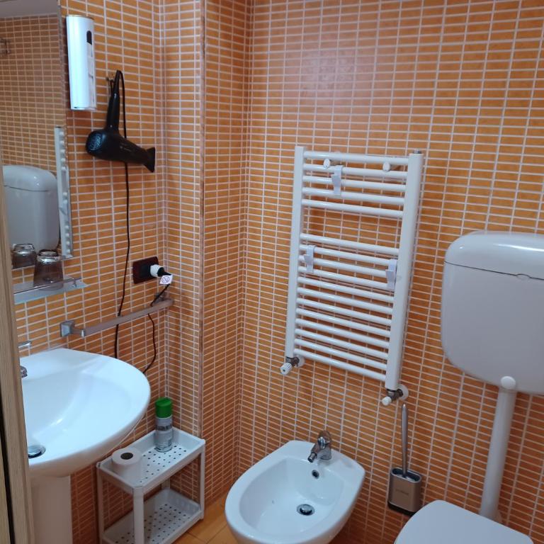 B&B Quattro Palazzi Napoli Centro - Camera Matrimoniale - 37