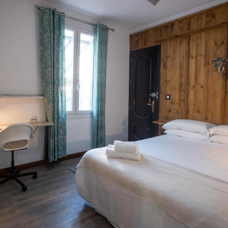 Naim Guest House Malaga Centro - Habitación Doble con baño privado externo - 9