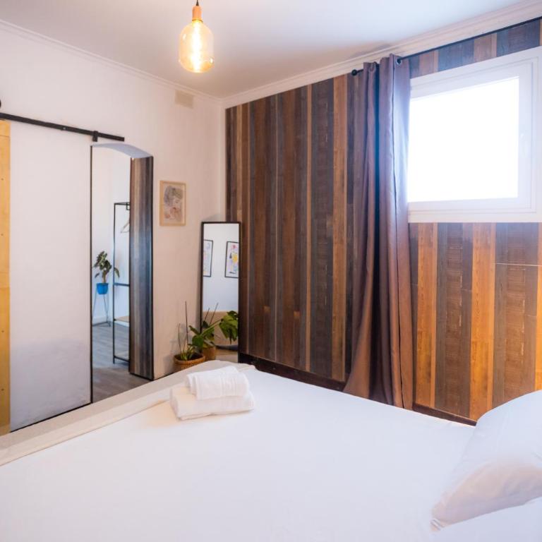 Naim Guest House Malaga Centro - Habitación Doble Deluxe con bañera - 5