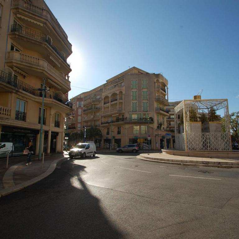 Coquet 2P avec 2 balcons, clim, parking et Wi-Fi gratuit, en plein centre de Menton - FR-1-196-157 - Apartment (4 Erwachsene) - 3