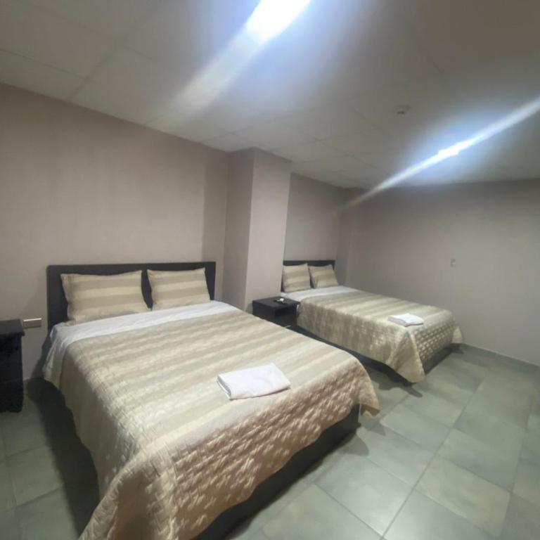 Stelar Hostal - Quadruple Room with Private Bathroom - 2