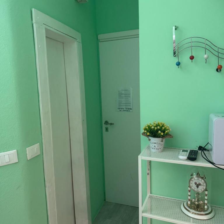 Guest House Bike & Relax Finale Ligure - Camera Quadrupla con Bagno Privato - 5