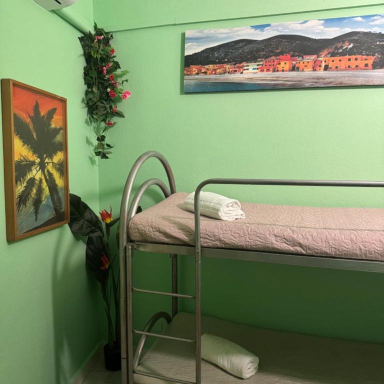 Guest House Bike & Relax Finale Ligure - Camera Quadrupla con Bagno Privato - 7