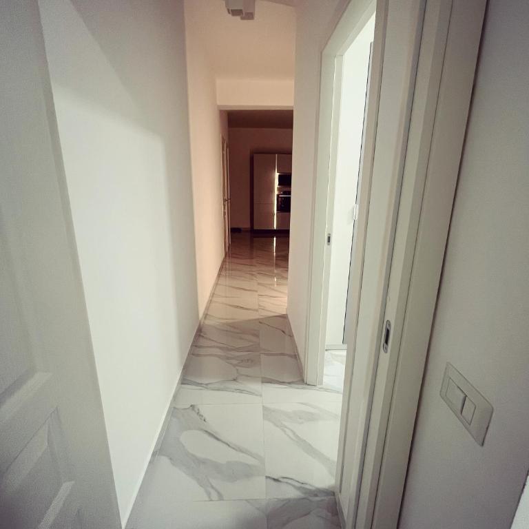 Cuore di Napoli Centro - Three-Bedroom Apartment - 13