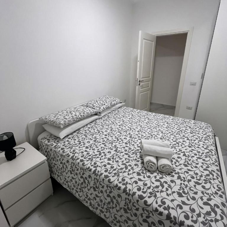 Cuore di Napoli Centro - Three-Bedroom Apartment - 18