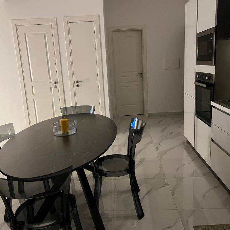 Cuore di Napoli Centro - Three-Bedroom Apartment - 7