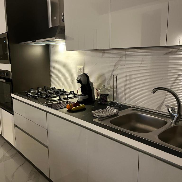 Cuore di Napoli Centro - Three-Bedroom Apartment - 6