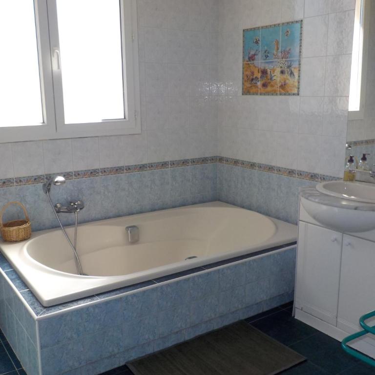 Villa climatisée de l'Etang de THAU avec piscine - Villa - 18