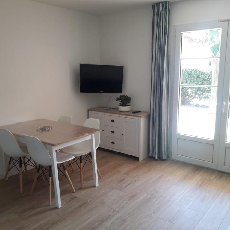 Appartement avec jardin et piscine chauffée à La Palmeraie Grimaud - idéal couple et 2 enfants - One-Bedroom Apartment with Garden View - 3