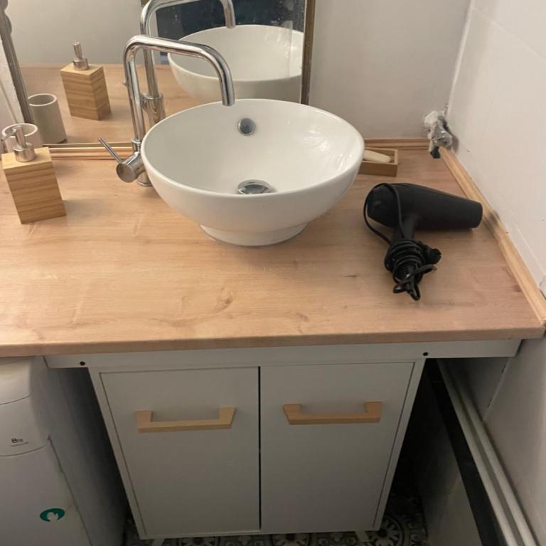 Bel appartement spacieux ,convivial de 3 chambres avec parking privé sécure - Apartment mit 3 Schlafzimmern - 39