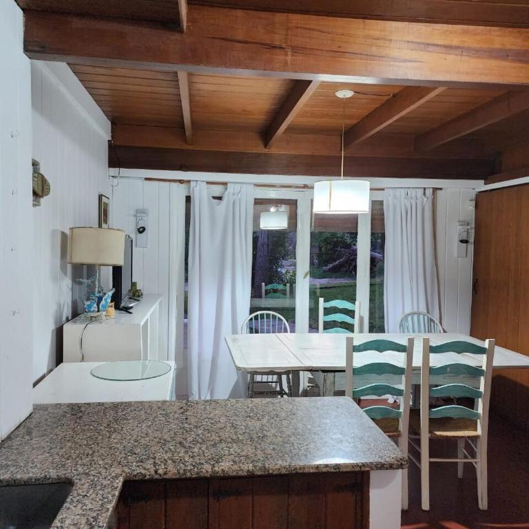 Casa a dos cuadras del mar en Pinamar - Casa Unifamiliar de 3 dormitorios - 11