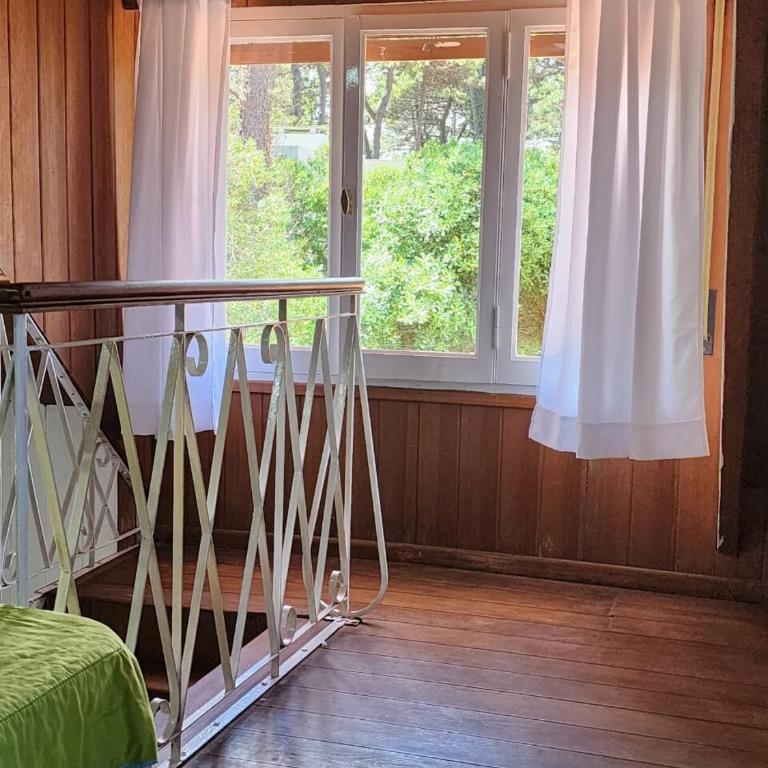 Casa a dos cuadras del mar en Pinamar - Three-Bedroom Townhouse - 15