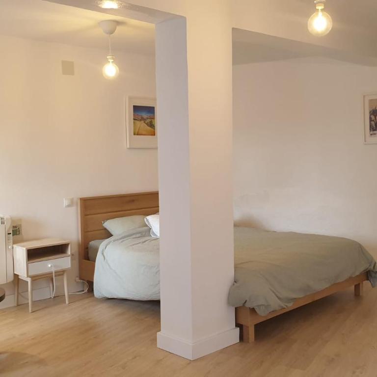 Habitación amplia y tranquila con baño privado en piso compartido - Apartamento de 1 dormitorio - 51