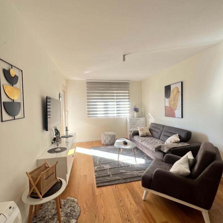 White Homes Apartments • Central Point - Superior Apartment with Balcony - 1