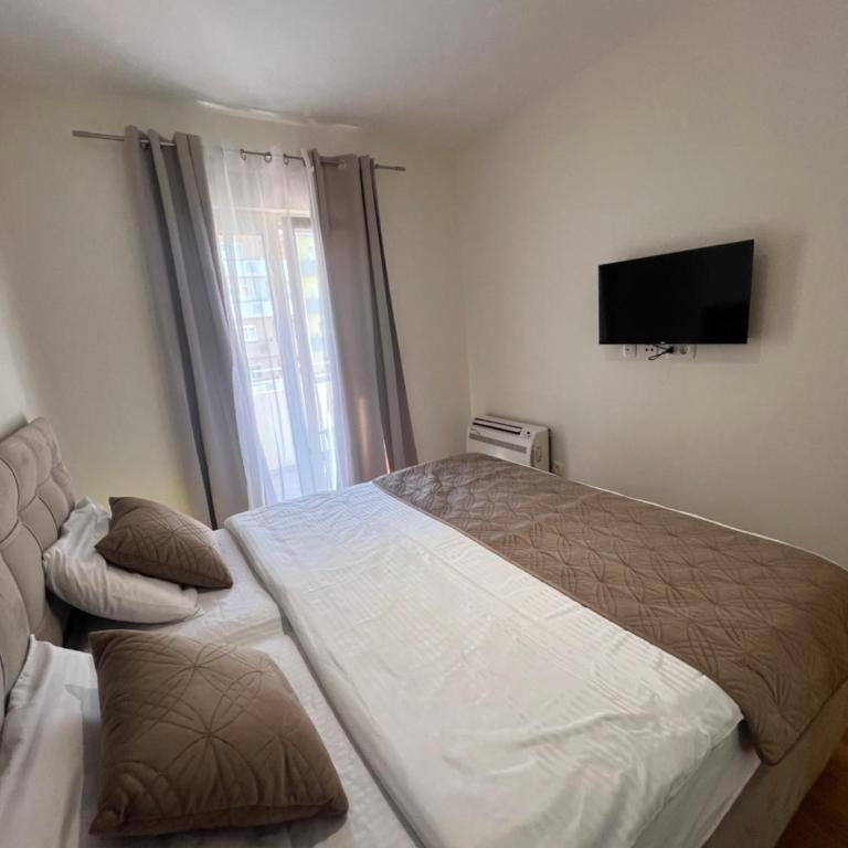 White Homes Apartments • Central Point - Superior Apartment with Balcony - 20