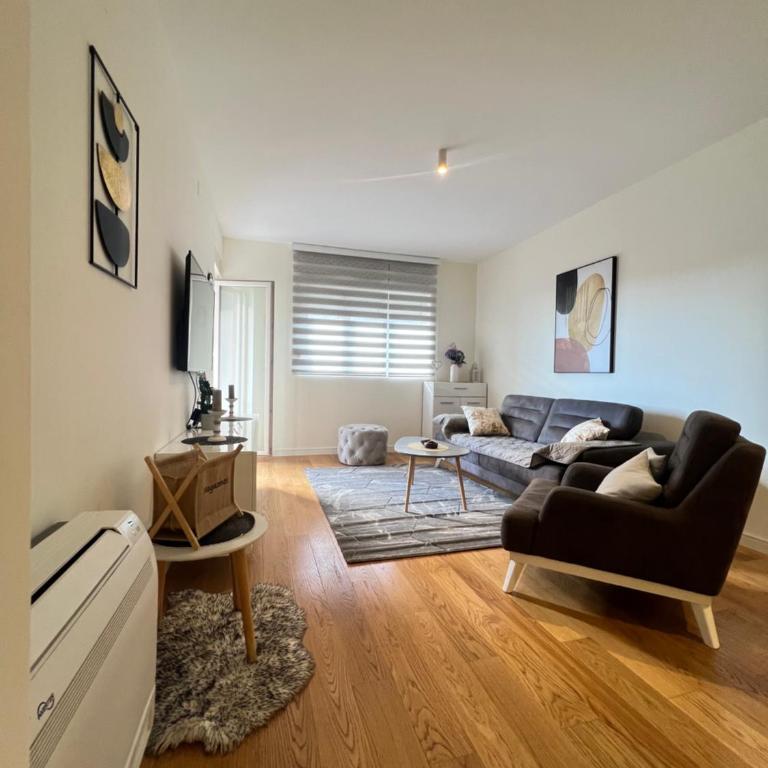 White Homes Apartments • Central Point - Superior Apartment with Balcony - 5
