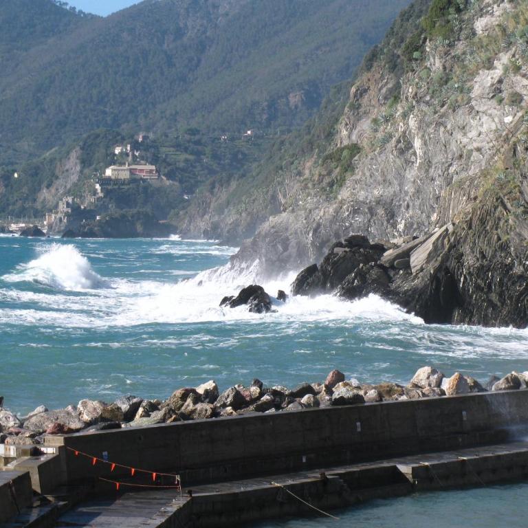 "Marina Apartment" in Vernazza Historic, Restored, Beachfront, 2nd floor, 2 Aircondo BDR, 2BHT, rare Private Garage 300 mt far, 200 mt from train - Two-Bedroom Apartment - 43