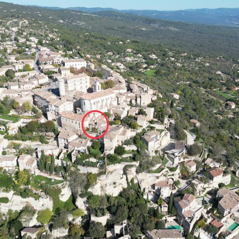 Maison de charme au coeur du village de Gordes - Maison 3 Chambres - 1
