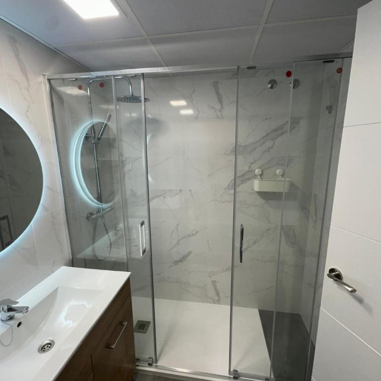 Encantador Piso con Gran Terraza - Two-Bedroom Apartment - 36