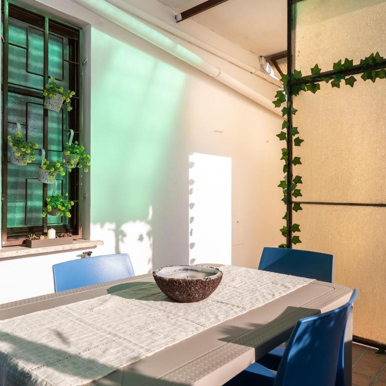 Ampio Appartamento famigliare in centro- 6 posti vicino stazioni fs - Appartamento con 2 Camere da Letto - 12
