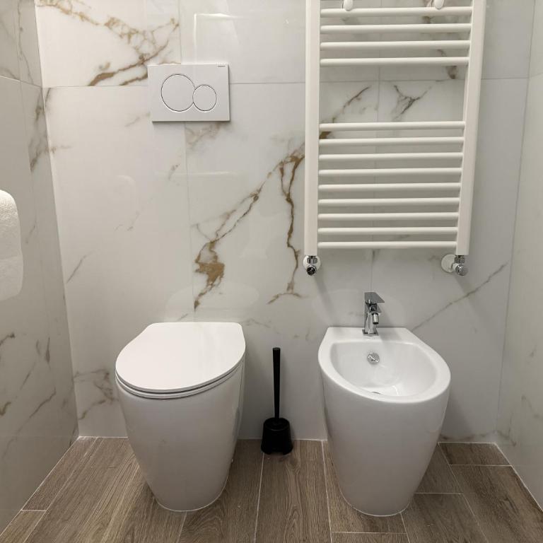 Home In Napoli - Camera Matrimoniale con Bagno Privato - 9