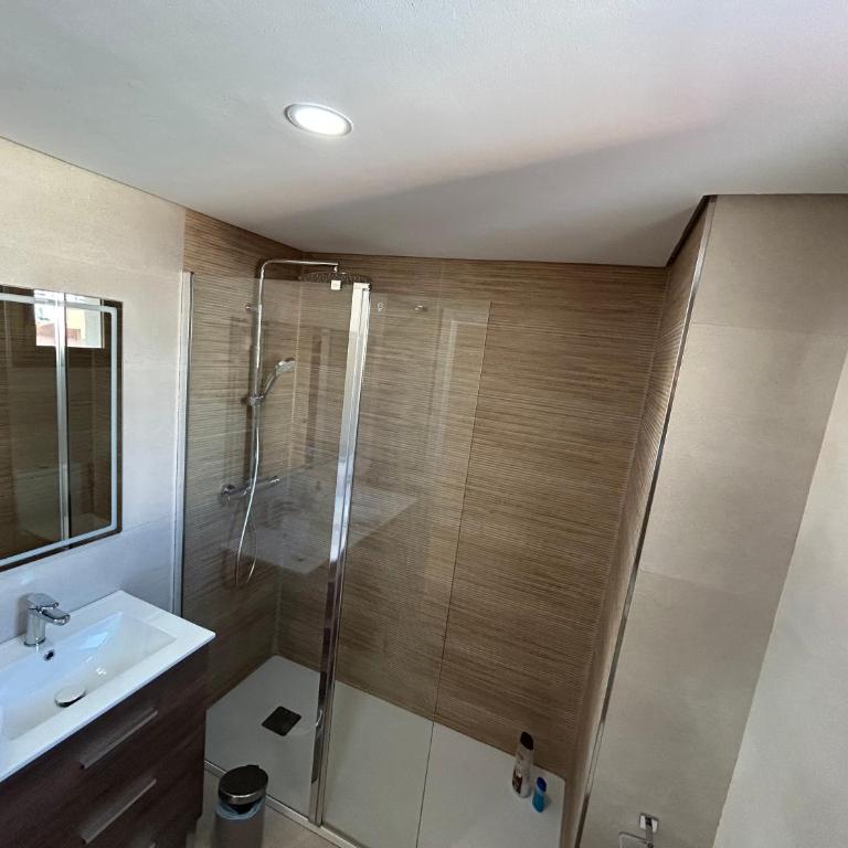 Coverlin Marbella - Apartamento de 2 dormitorios con balcón y terraza - 16