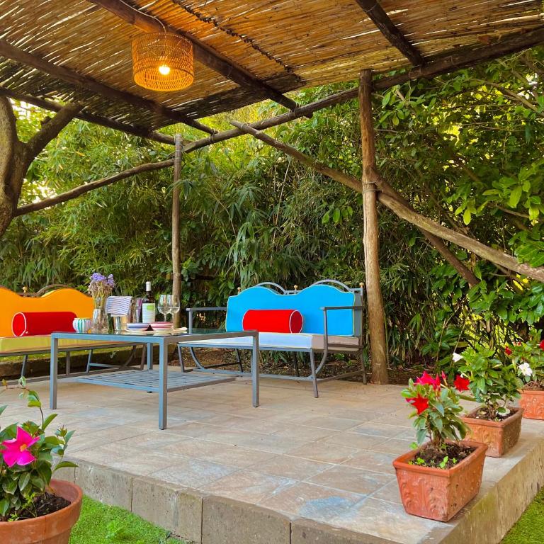 La Dimora 1 Relax in a lovely garden - Two-Bedroom House - 12