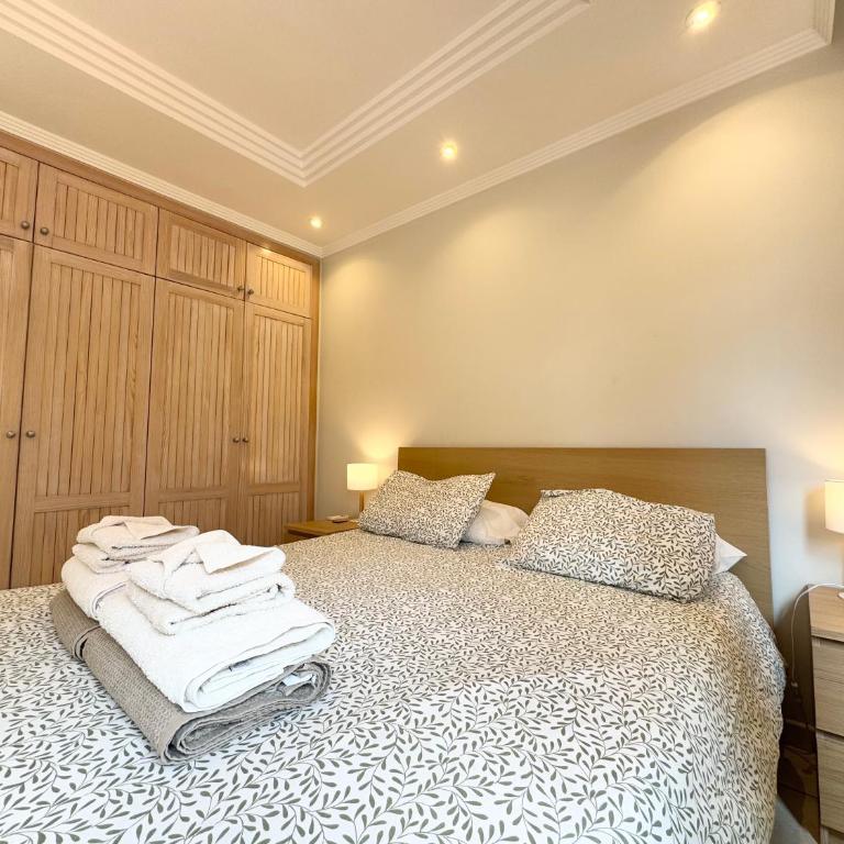 Villa Amorio a spacious modern getaway with a private heated pool & Sea Views - Villa - 21