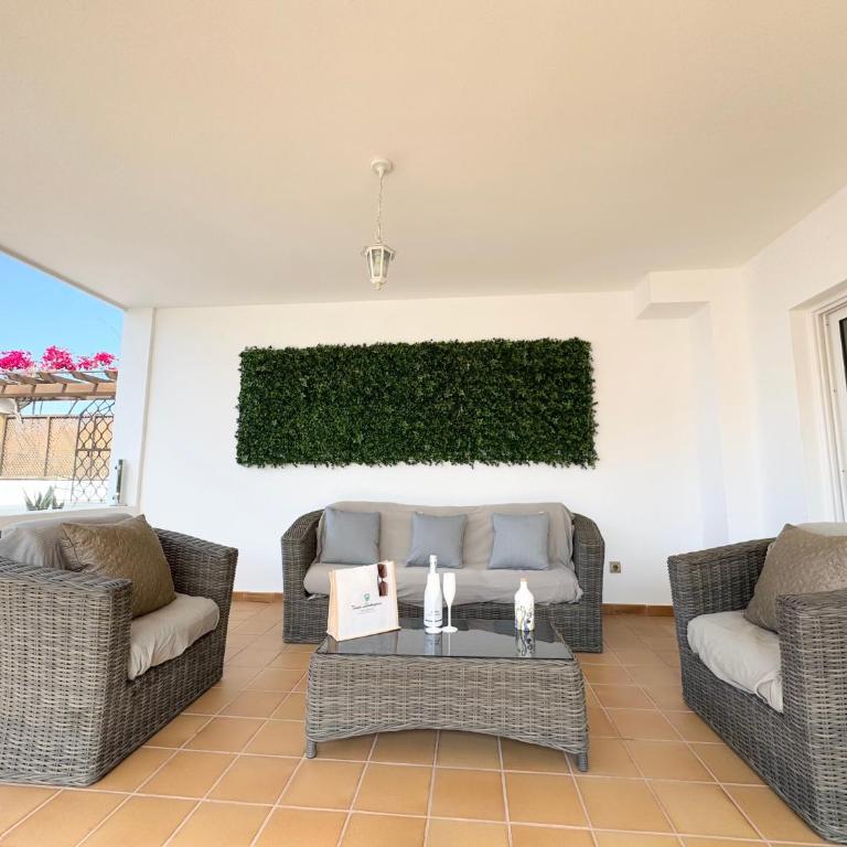 Villa Amorio a spacious modern getaway with a private heated pool & Sea Views - Villa - 26