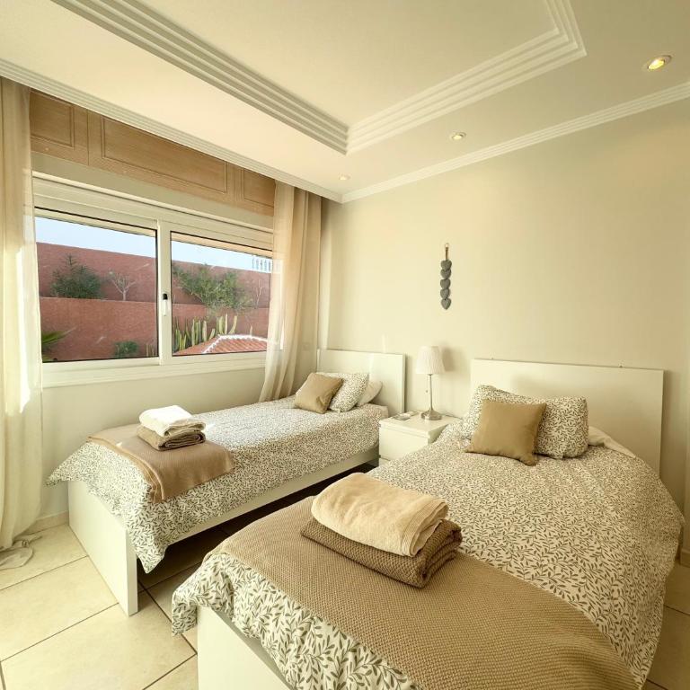 Villa Amorio a spacious modern getaway with a private heated pool & Sea Views - Villa - 23