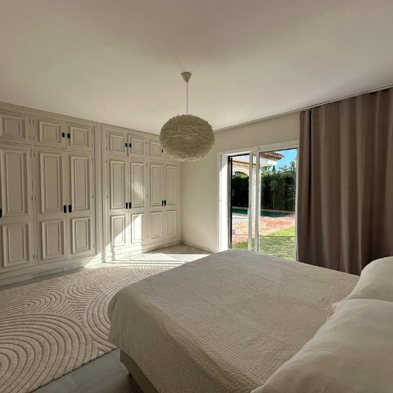 Villa Bianca Elegant 4BR Beachside Villa Near Golf, Restaurants & Puerto Banús - Casa de 4 dormitorios - 14