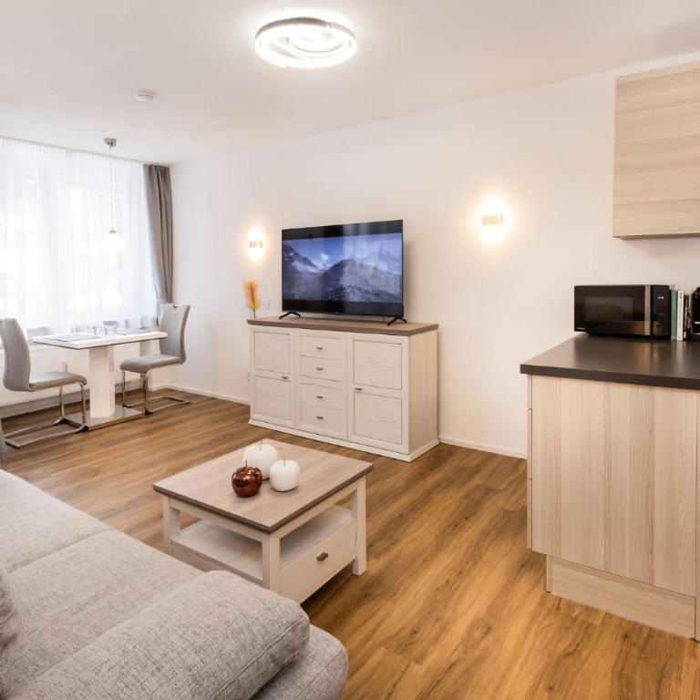 FeWo-Bergromantik mit Sauna, Pool und kostenlosen Sommerbergbahntickets - Apartment mit 1 Schlafzimmer - 2