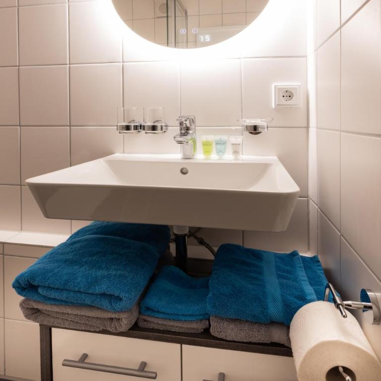 FeWo-Bergromantik mit Sauna, Pool und kostenlosen Sommerbergbahntickets - Apartment mit 1 Schlafzimmer - 10