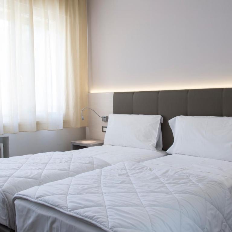 Hotel Ariston - Camera Doppia con Letti Singoli - 9