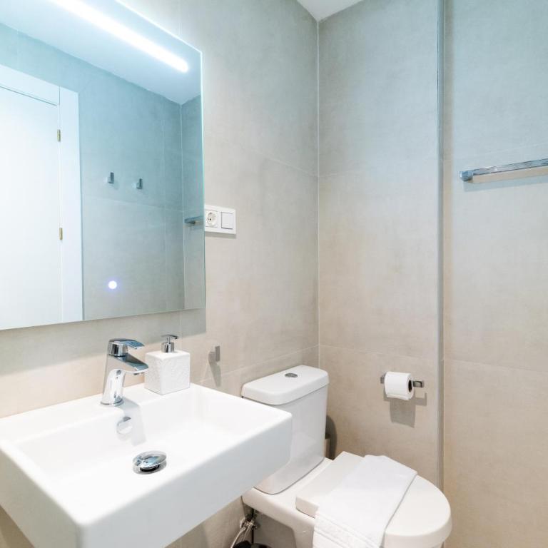 Bibrambla Suites Granada - Studio with Sofa Bed - 14