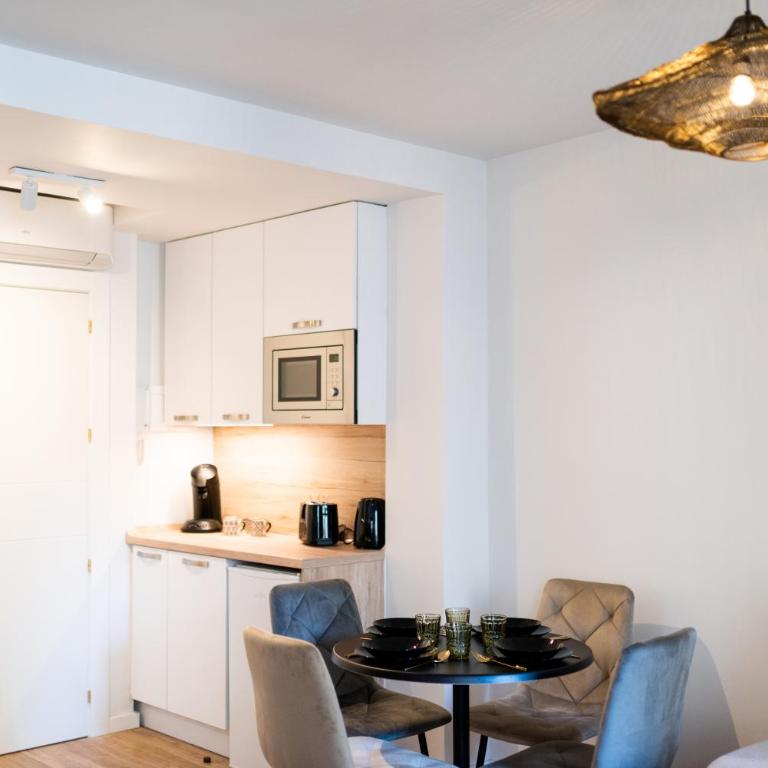 Bibrambla Suites Granada - Studio with Sofa Bed - 18