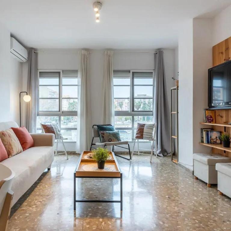 Cozy Málaga Stay for 4 Guests - Apartamento de 2 dormitorios - 1