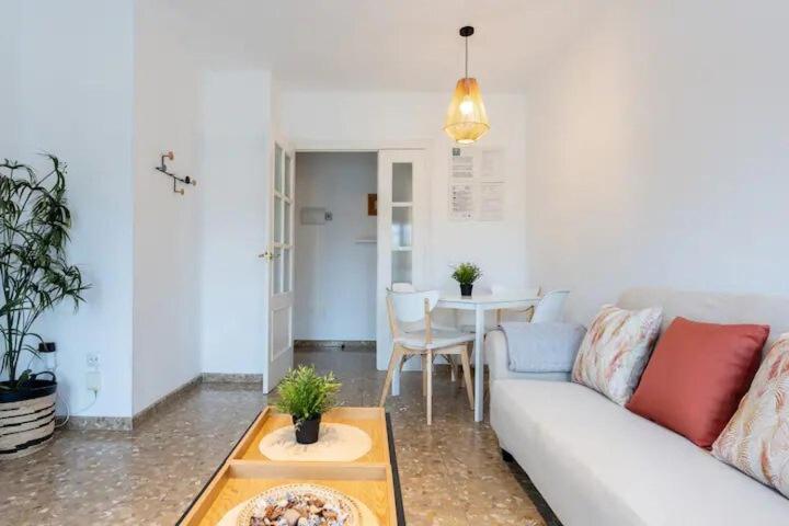 Cozy Málaga Stay for 4 Guests - Apartamento de 2 dormitorios - 11