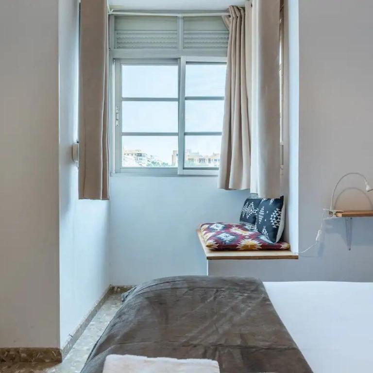 Cozy Málaga Stay for 4 Guests - Apartamento de 2 dormitorios - 12