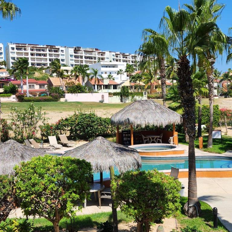 Beach Eateries Shops 10 min walk Golf view - One-Bedroom Apartment - 5
