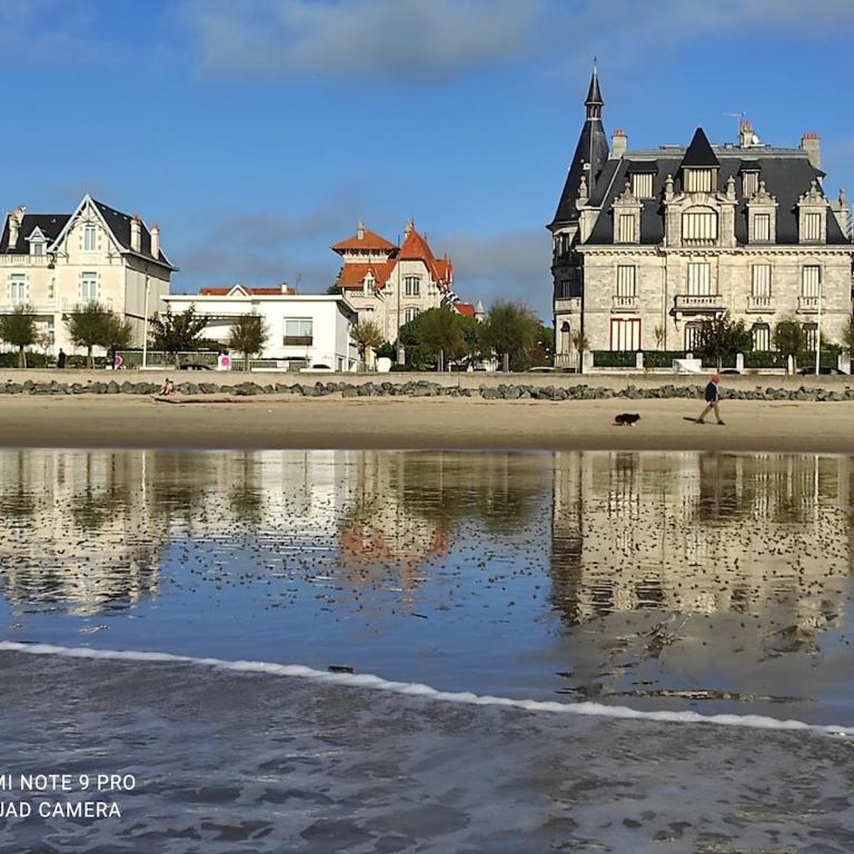 Maison calme à un 15min à pied de la plage - Three-Bedroom House - 18