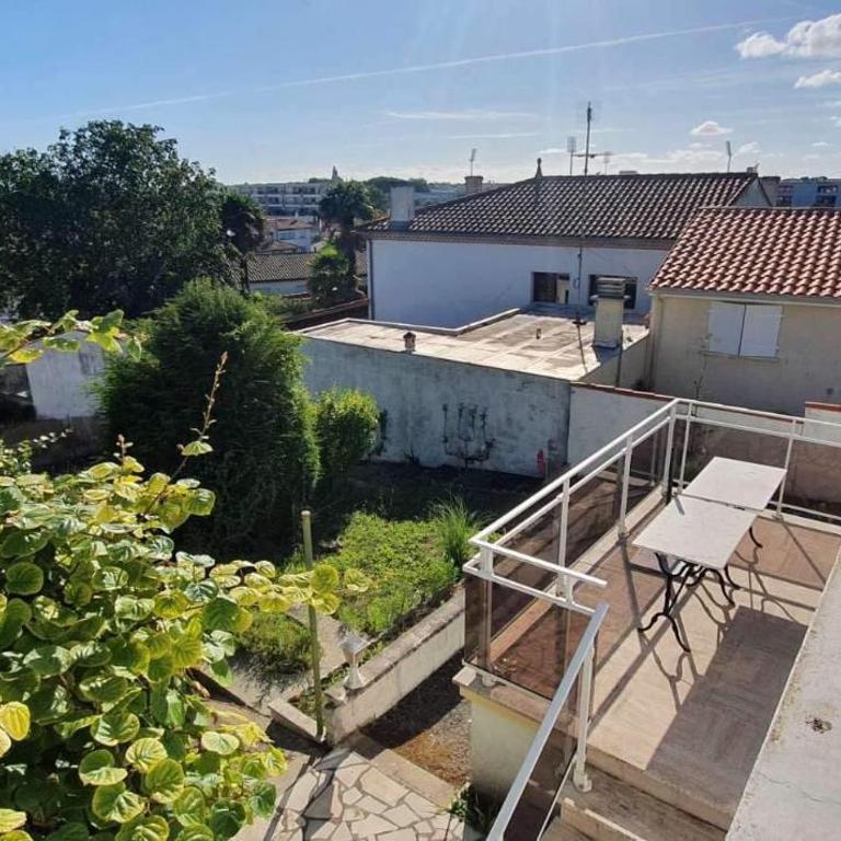 Maison calme à un 15min à pied de la plage - Three-Bedroom House - 14