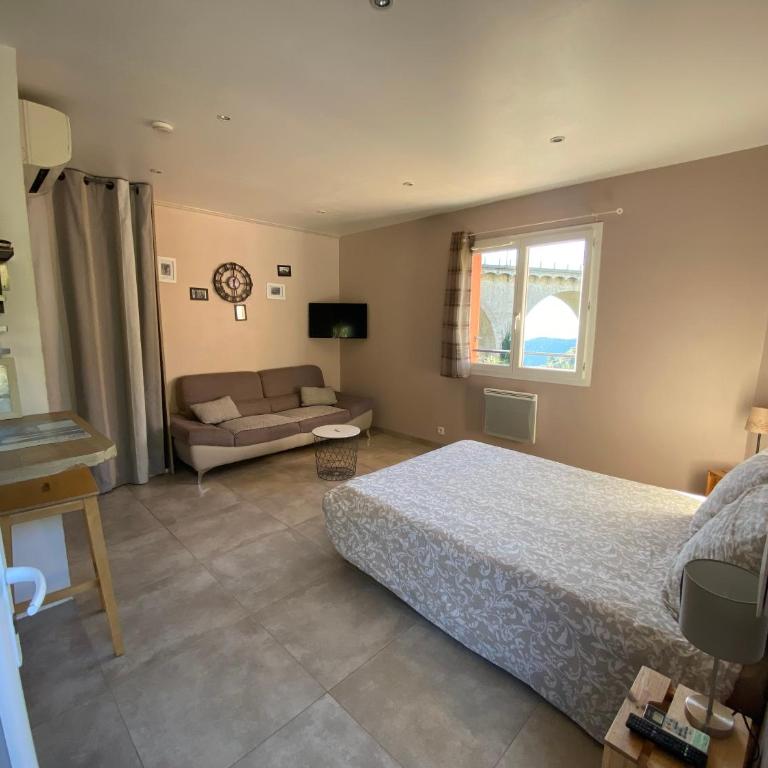 STUDIO pied village EZE - dans VILLA - Parking Gratuit - Maison 1 Chambre - 4