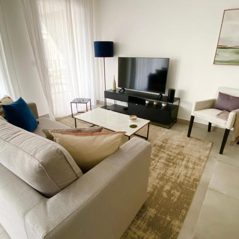 Fabulous Two-Bedroom Apartment with parking - Appartement - 17