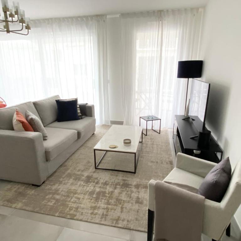Fabulous Two-Bedroom Apartment with parking - Appartement - 4