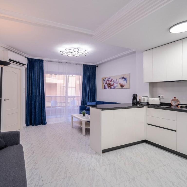 Calle Dinamarca 3 , Beautiful one bedroom appartment, recently renovated, 1 min from Los Locos beach - One-Bedroom Apartment - 19