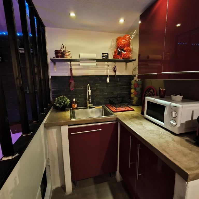 Love-room Discret 40 m2 Bormes les mimosas village avec Terrasse - Apartamento de 1 dormitorio con balcón y vistas al mar - 5